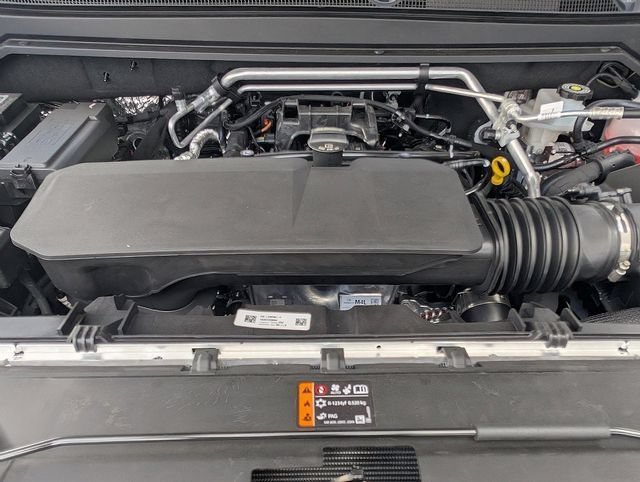 New 2026 Summit White Chevrolet Z71 image 4