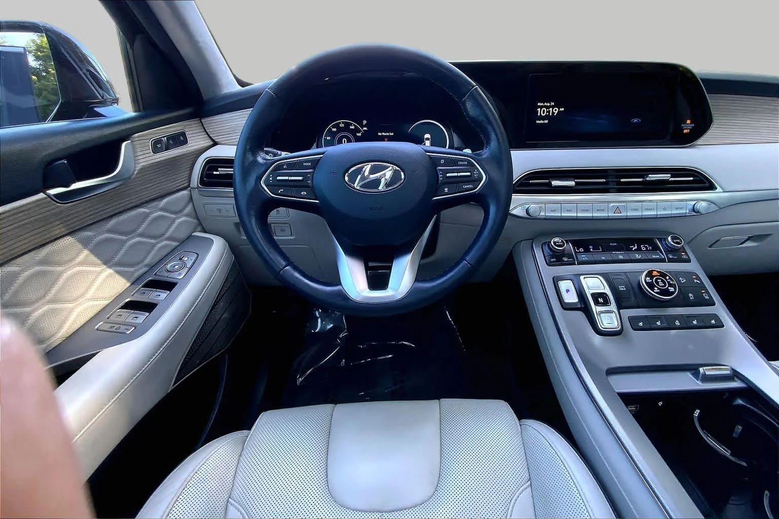 Used 2021 Sierra Burgundy Hyundai Calligraphy image 6