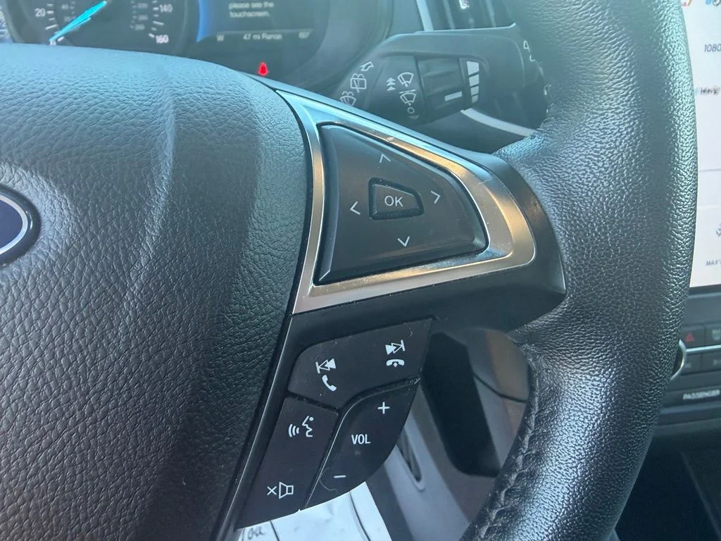 Used 2022 Red Ford SEL image 24