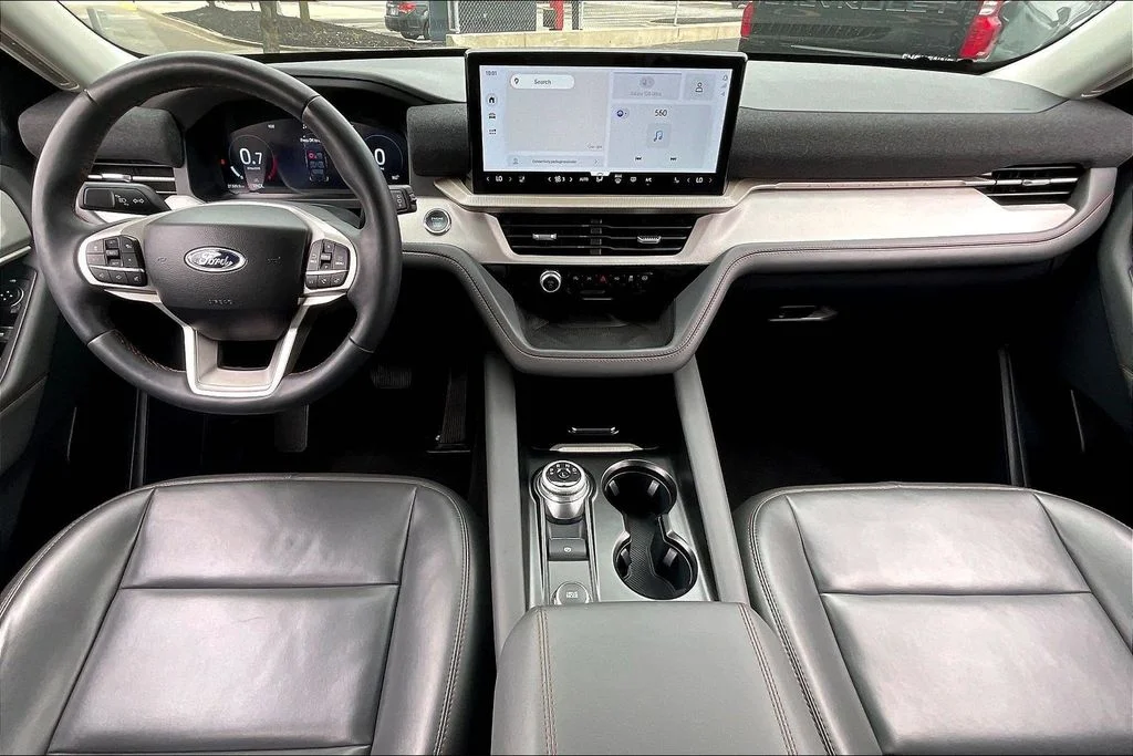 Used 2025 Black Metallic Ford Active image 13