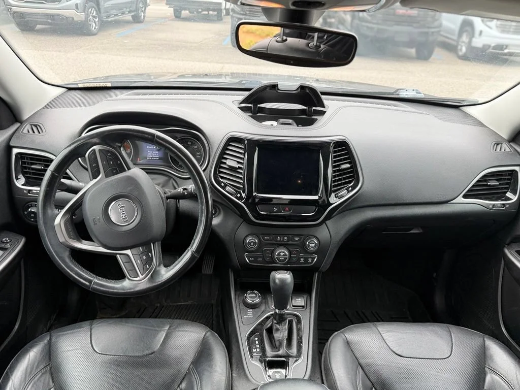Used 2019 Gray Jeep Limited 4x4 image 11