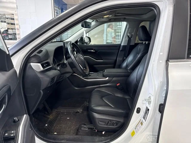 Used 2023 Pearl Toyota XLE image 6