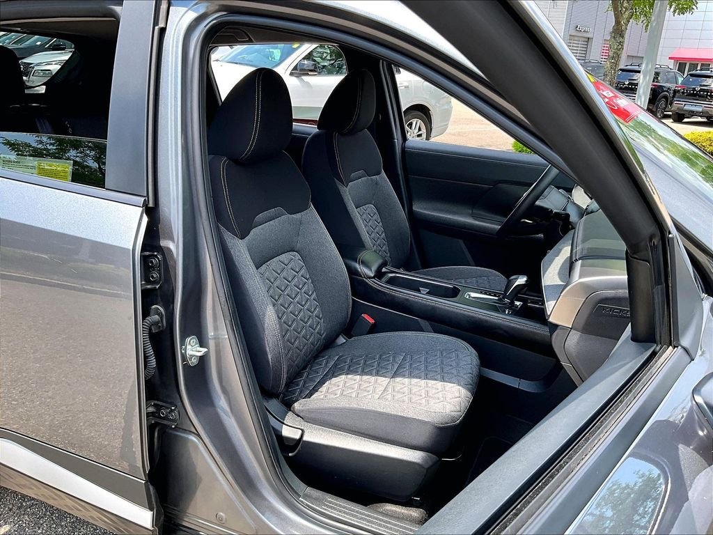 Used 2025 Gray Nissan SV image 11