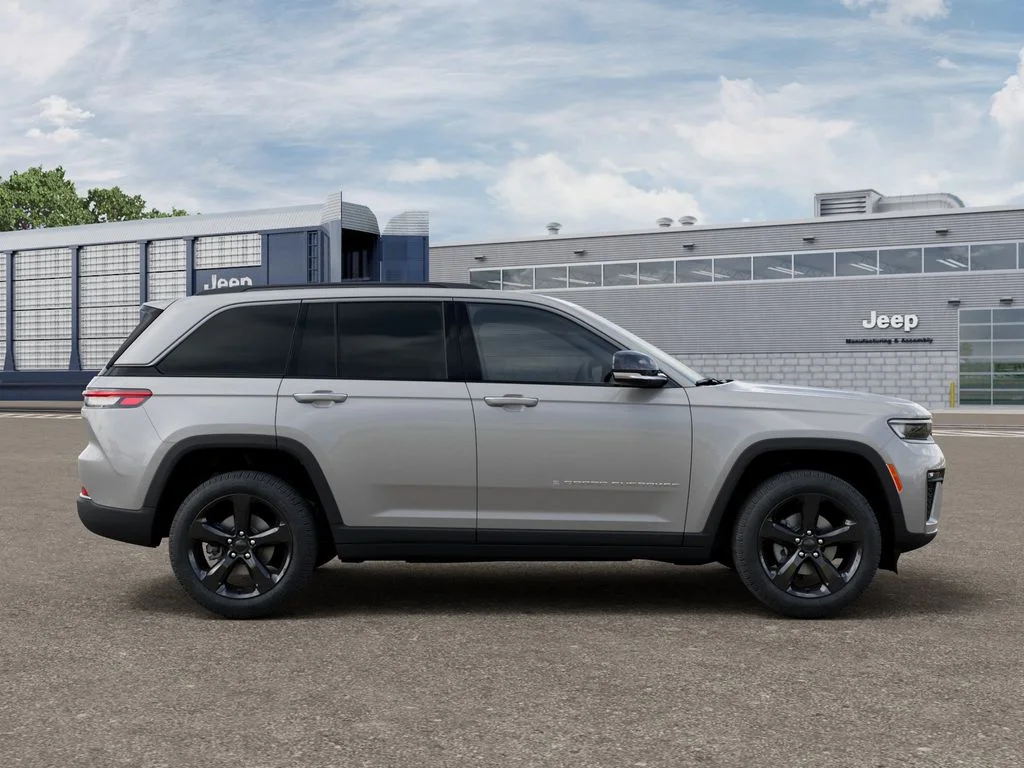 New 2026 Silver Zynith Exterior Paint Jeep Limited image 22