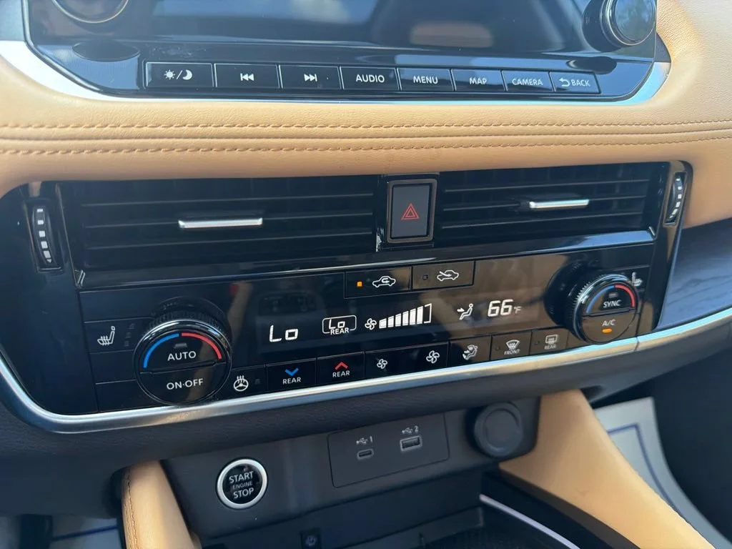 Used 2023 White Nissan Platinum image 24