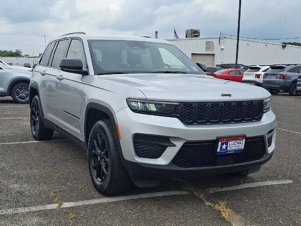 Used 2024 Silver Jeep Altitude X 4x4 image 2