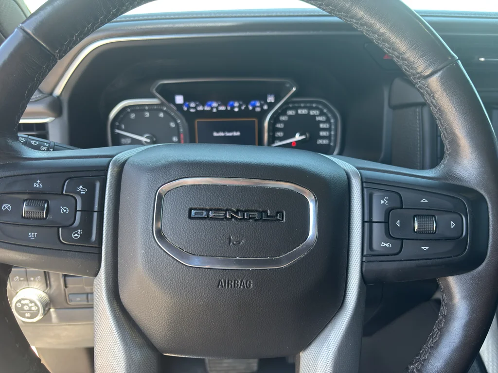 Used 2021 White GMC Denali image 25