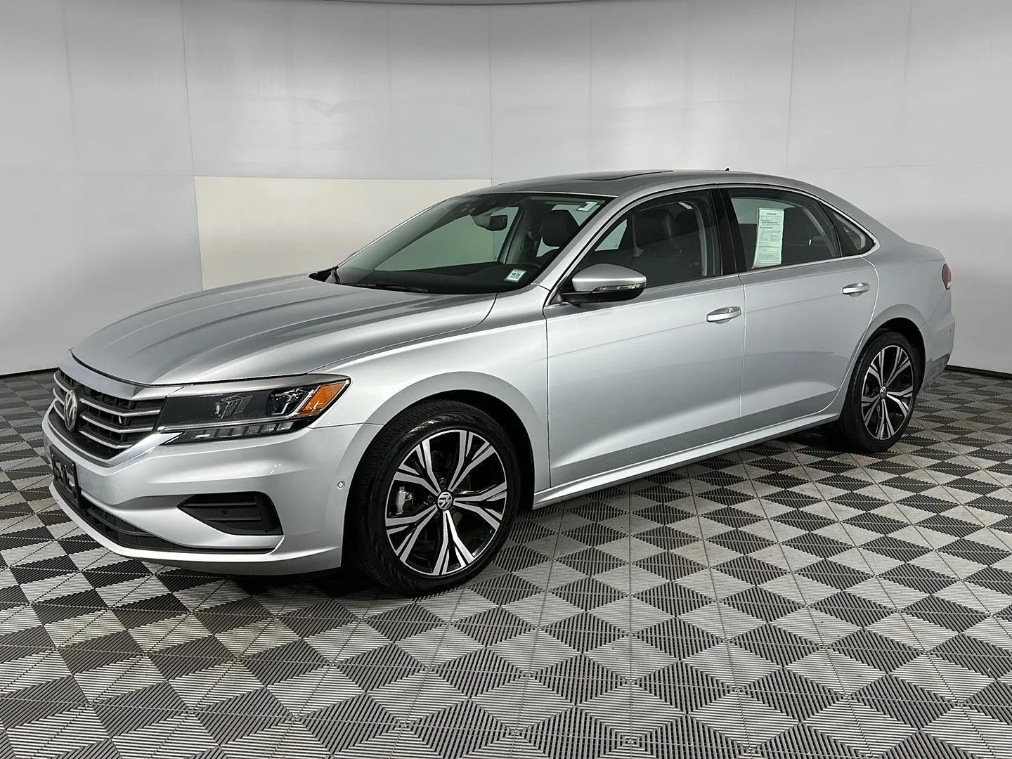 Used 2020 Platinum Gray Metallic Volkswagen 2.0T SEL image 4