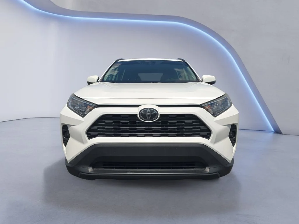 Used 2020 Super White Toyota XLE Premium image 9