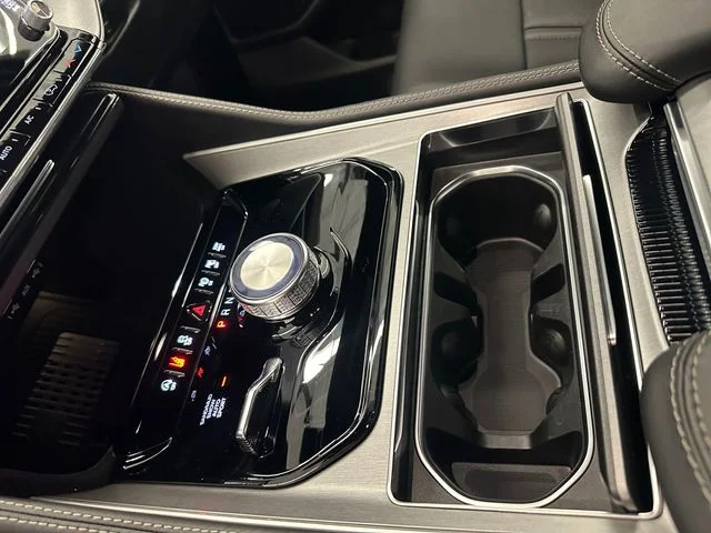 New 2026 Velvet Red Pearlcoat (DISC) Jeep  image 15