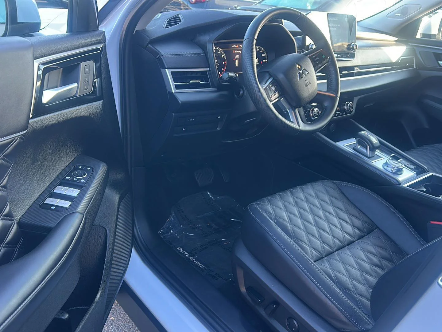 Used 2024 White Diamond Mitsubishi SEL image 13