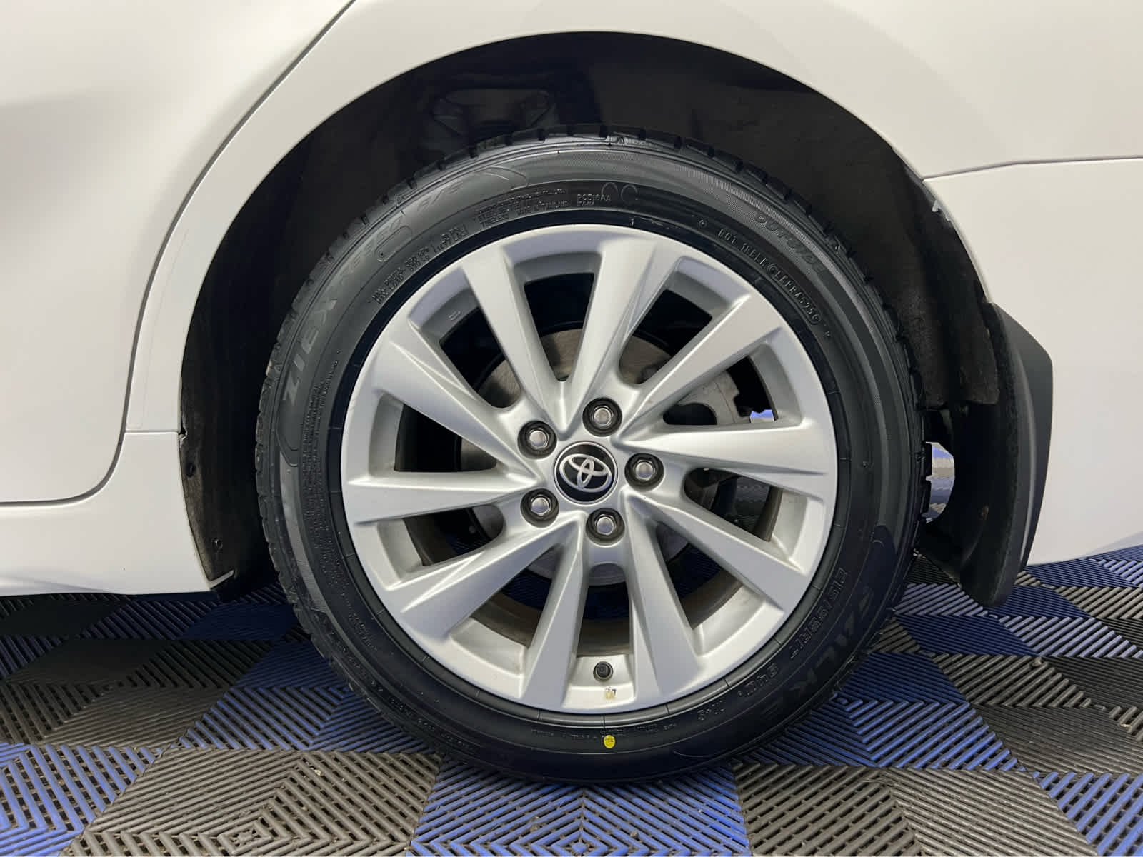Used 2024 Ice Cap Toyota SE image 15