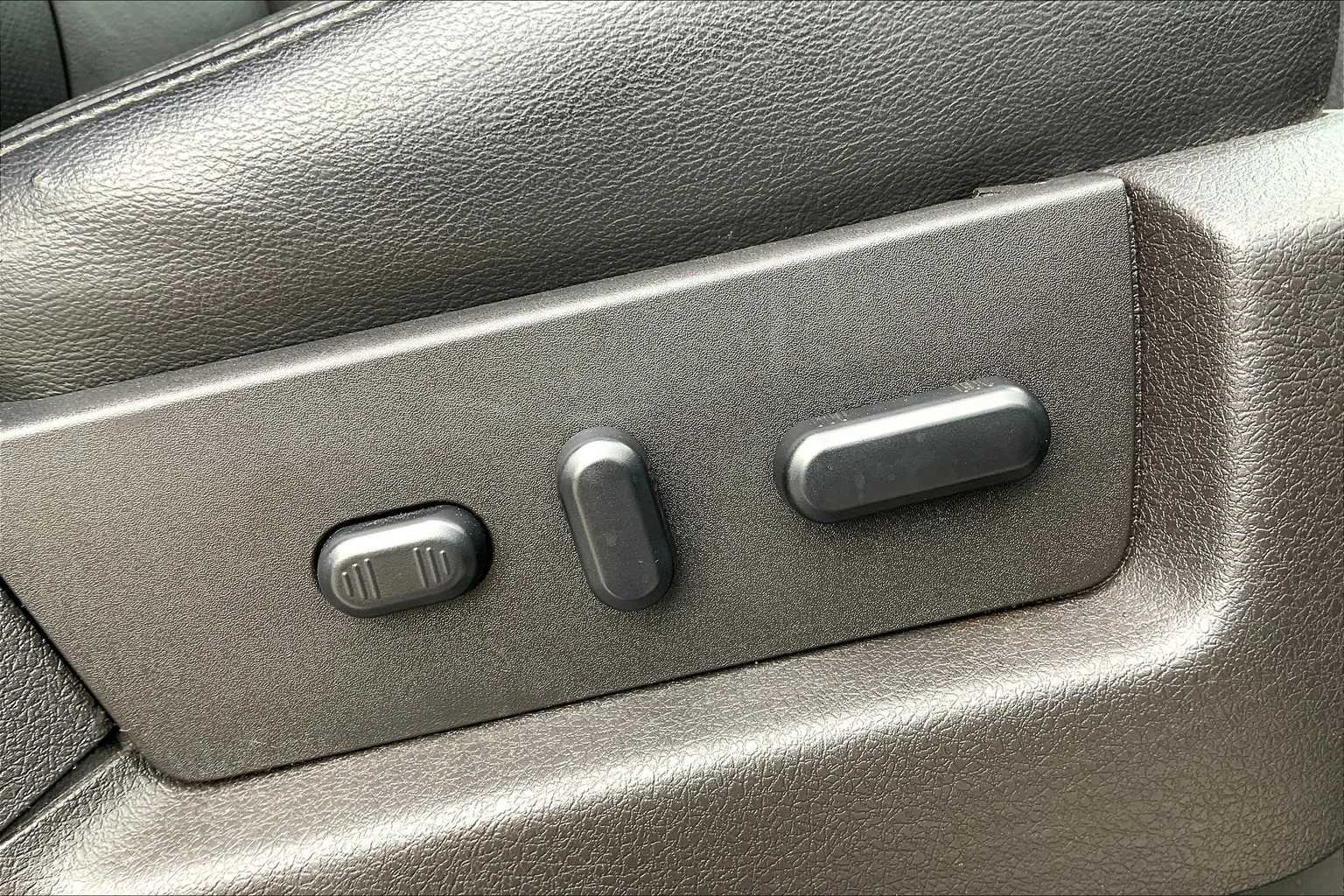 Used 2014 Ingot Silver Metallic Ford Lariat image 29