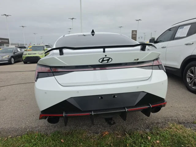 Used 2023 White Hyundai Base image 3