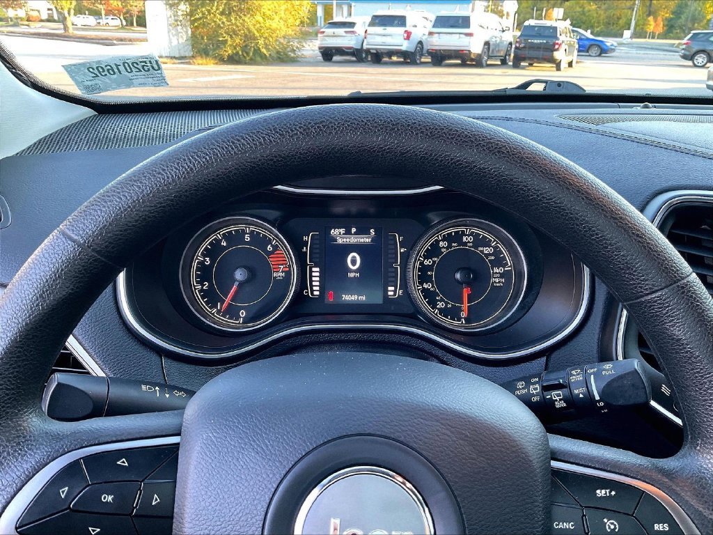 Used 2021 White Jeep Latitude image 15