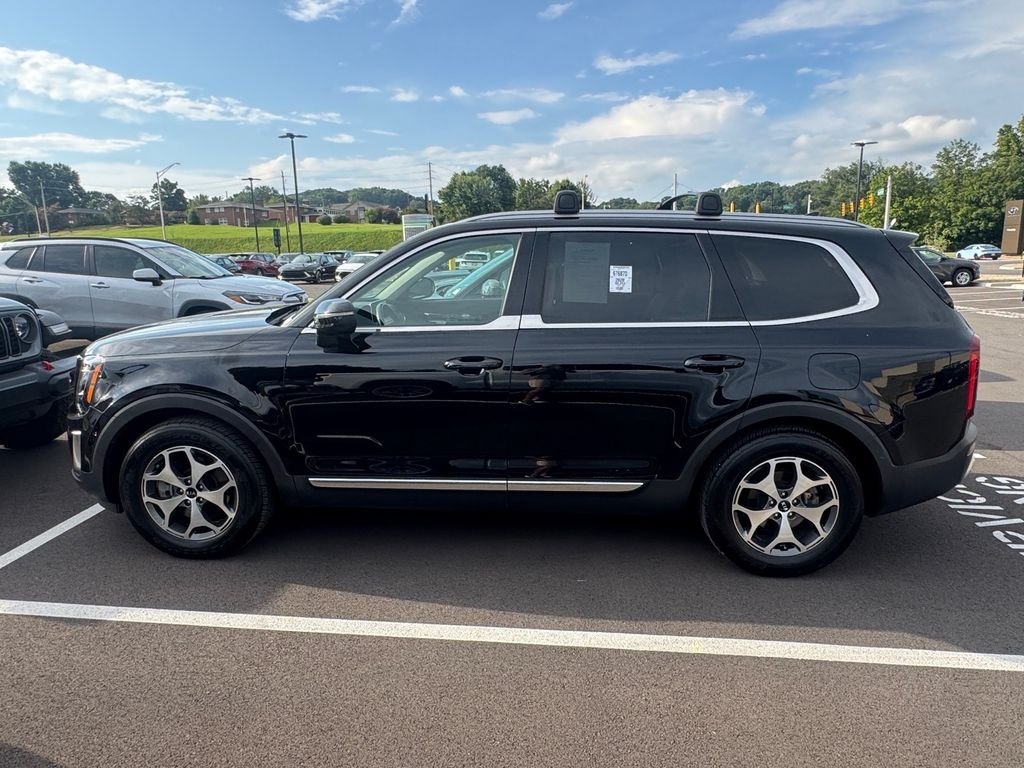 Used 2020 Black Kia EX image 5