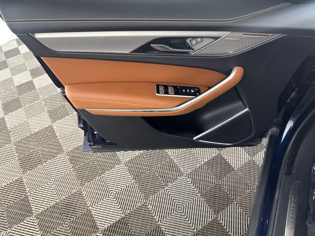Used 2025  Jaguar P250 R-Dynamic S image 18