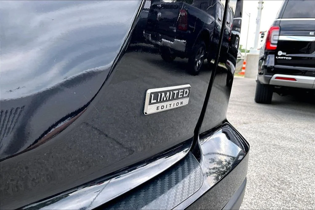 Used 2024 Black Mitsubishi LE image 9