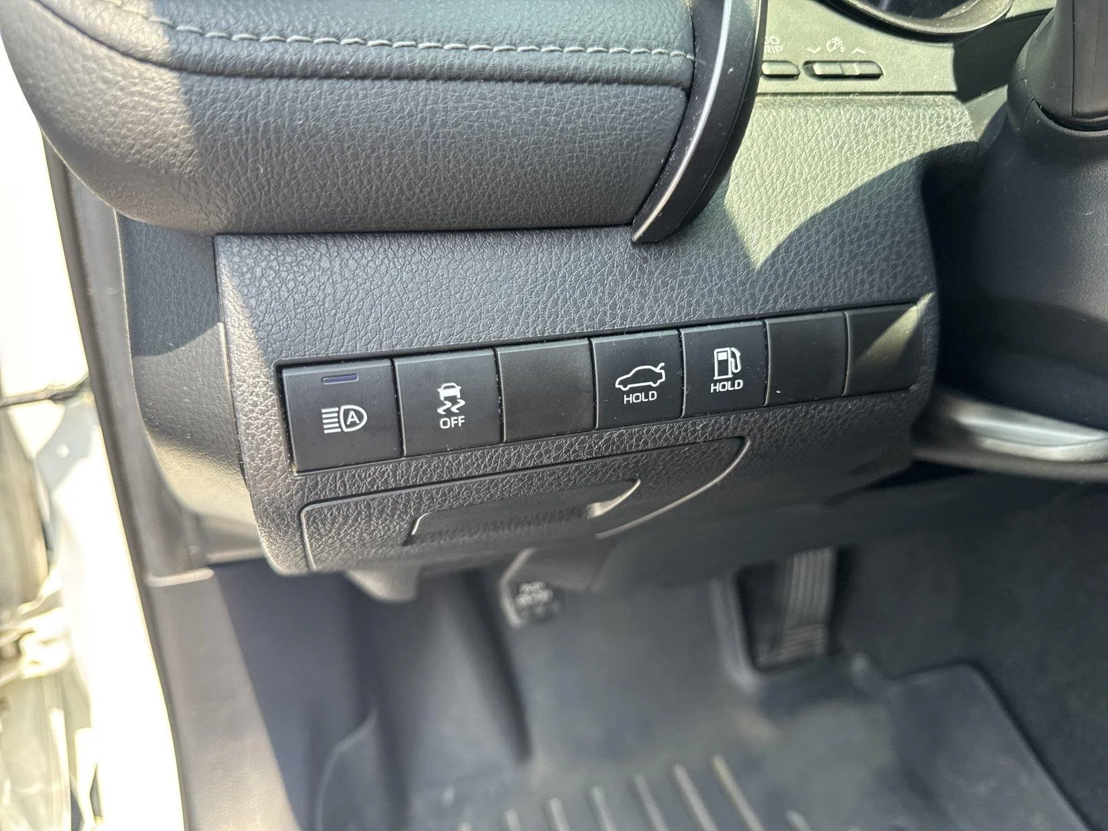 Used 2021 Super White Toyota SE Nightshade image 19