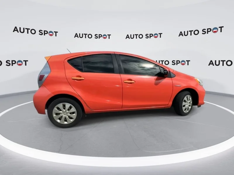 2014 Toyota Prius c One - Photo 9