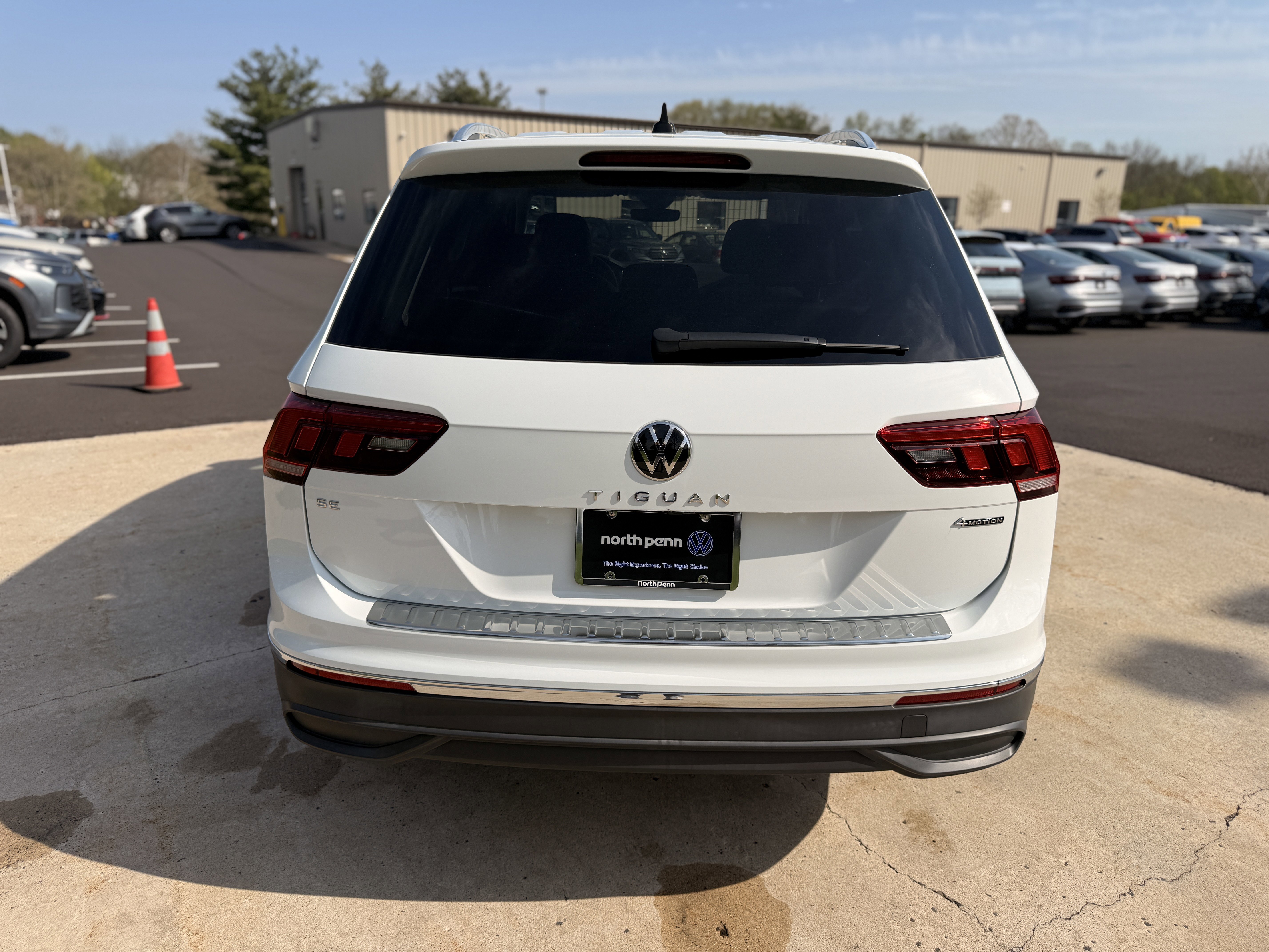 Used 2022  Volkswagen SE image 11