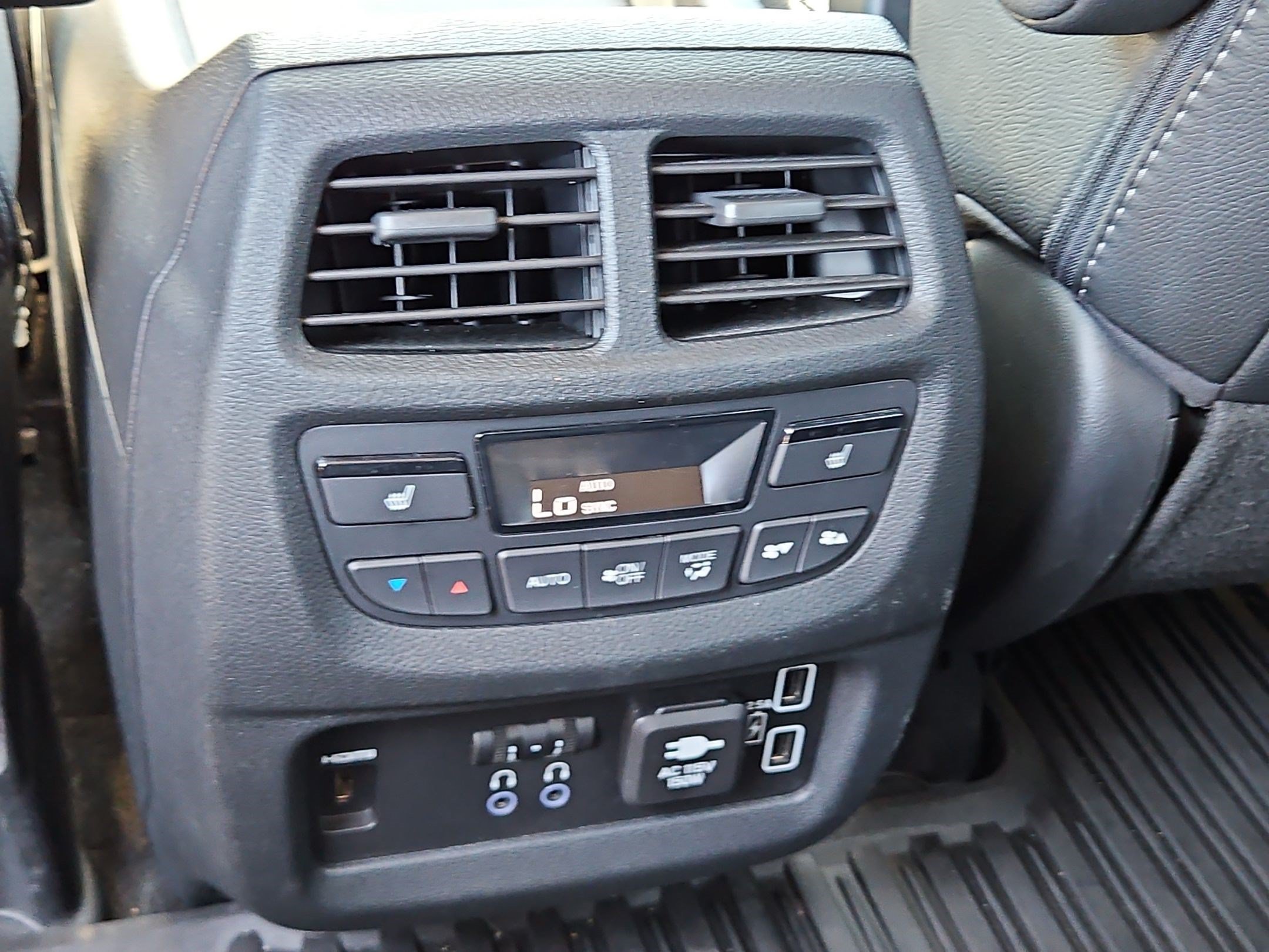 Used 2022 Crystal Black Pearl Honda Touring 7-Passenger image 29