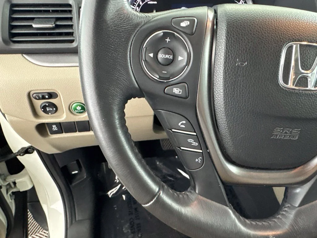 Used 2017 White Honda EX-L image 40