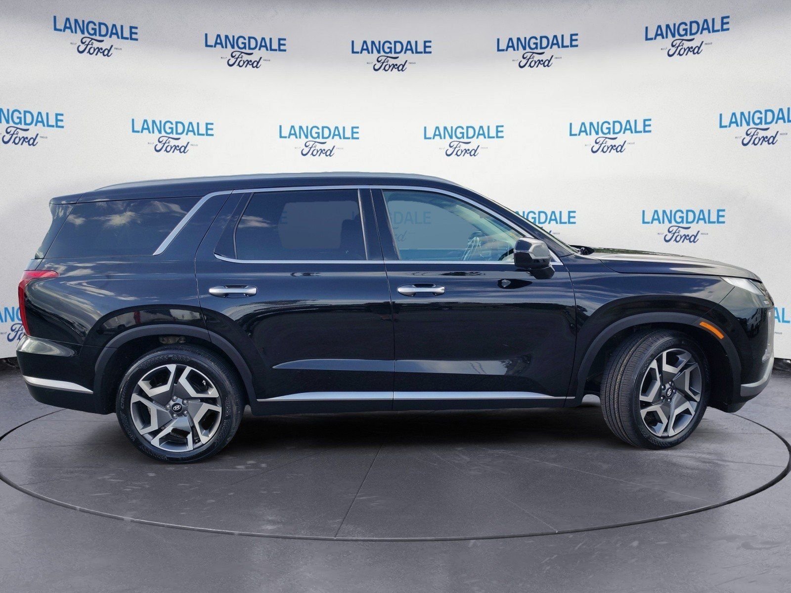 Used 2024 Black Hyundai SEL image 3