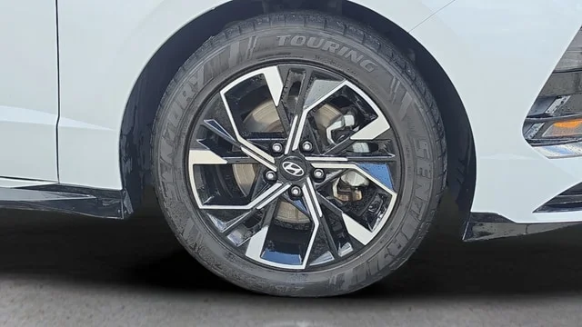 Used 2025 Serenity White Hyundai SEL image 17