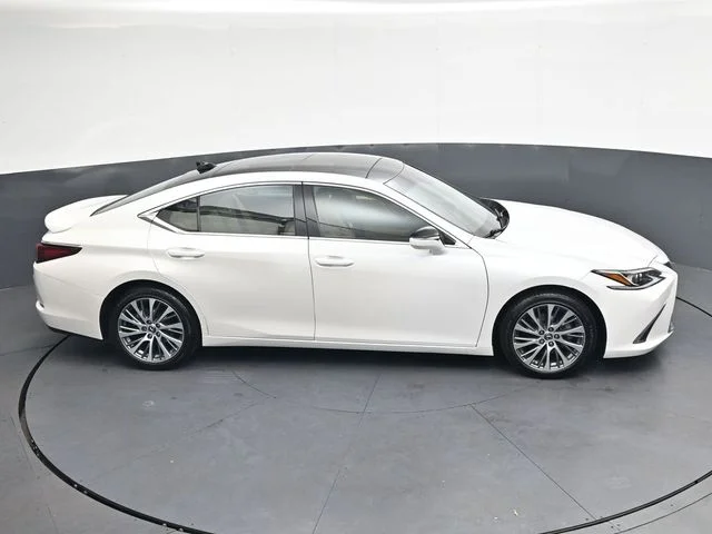 Used 2021 White Lexus 350 image 24