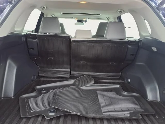 Used 2021  Toyota XLE Premium image 24