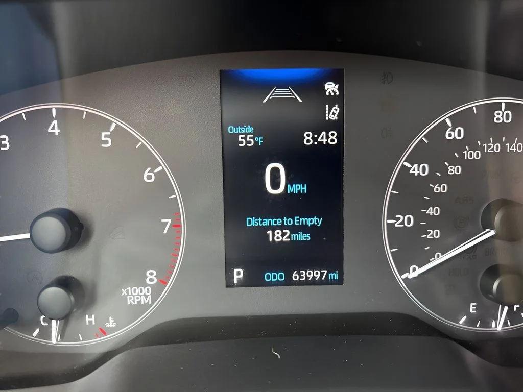 Used 2025 White Toyota LE image 21