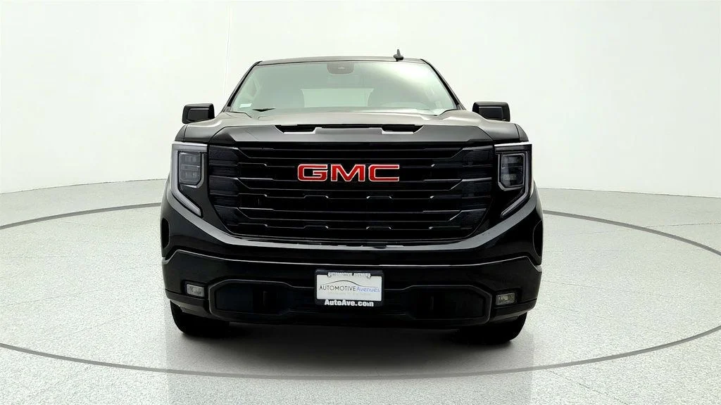 Used 2023 Onyx Black GMC 4WD Crew Cab 147