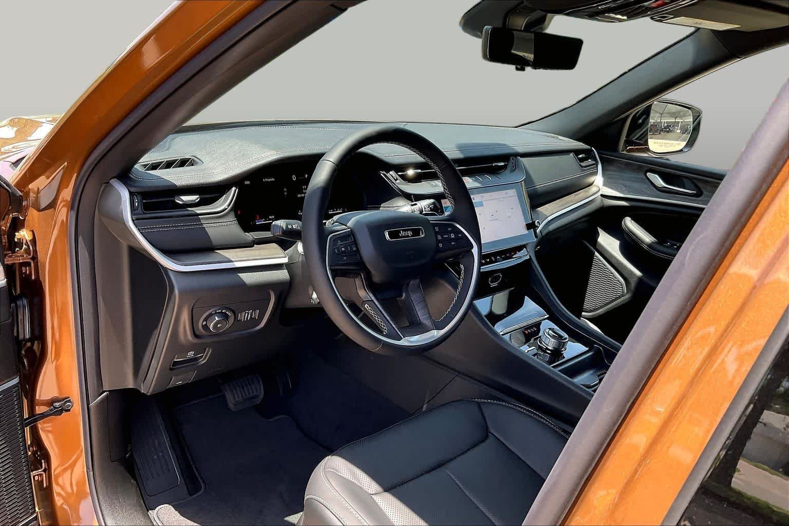 New 2026 Copper Shino Metallic Clear-Coat Exterior Paint Jeep Limited Reserve image 8