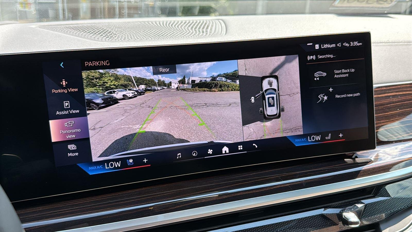 New 2026 Mineral White Metallic BMW xDrive40i image 17