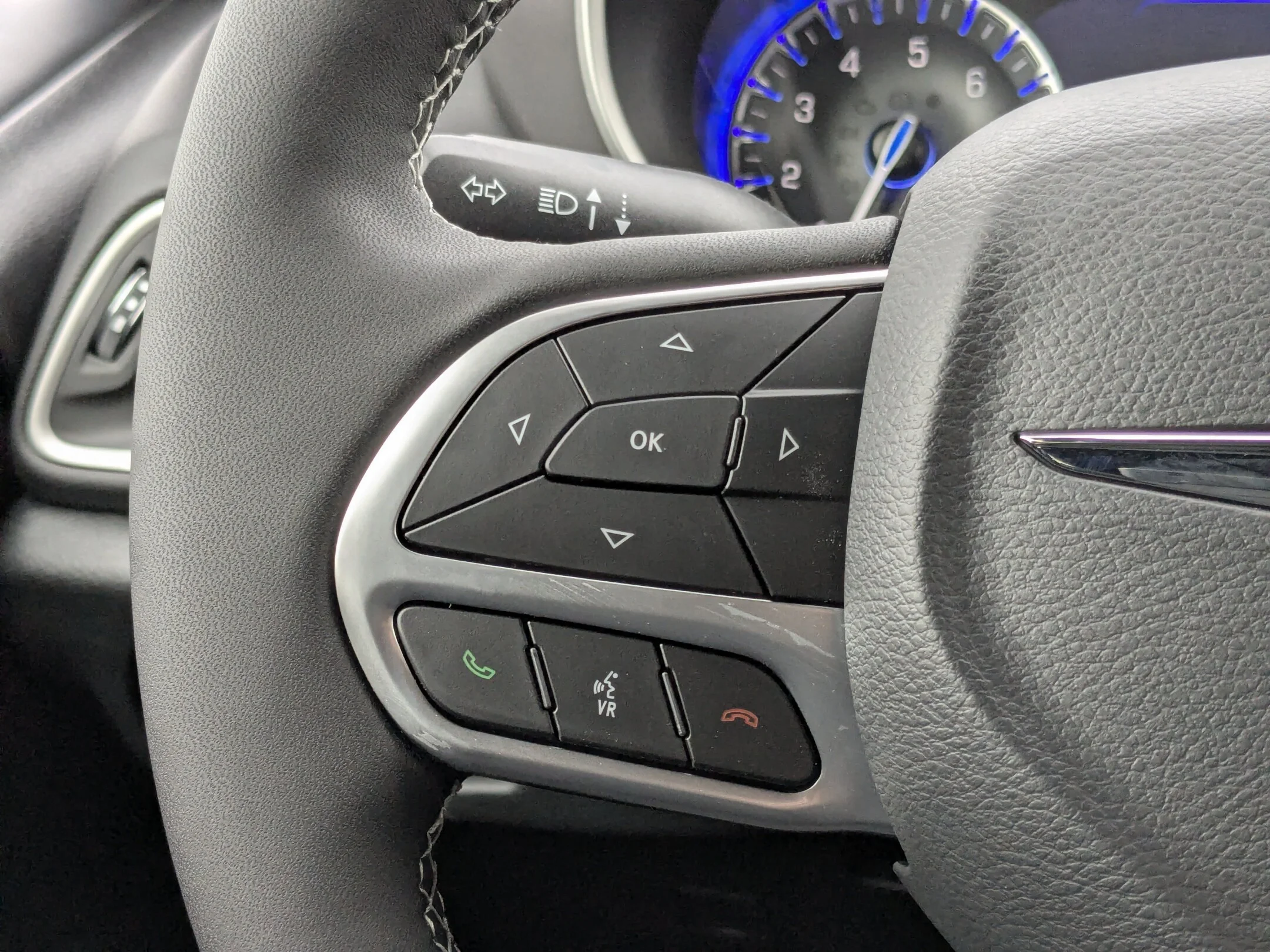 New 2026 White Chrysler SXT - - FWD - Customer Preferred Package 27E - Engine Block Heater & More! image 17