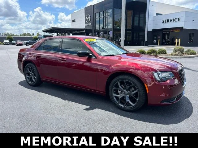 2023 Chrysler 300 Touring's photo