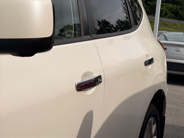 Used 2013 Pearl White Nissan SL image 3