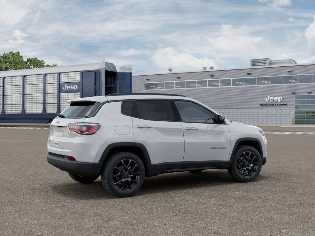 New 2026 Bright White Clear-Coat Exterior Paint Jeep Latitude image 4