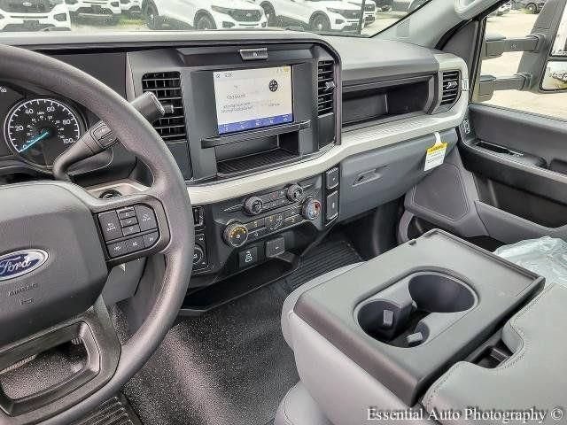 New 2025 Oxford White Ford F-450® XL image 44