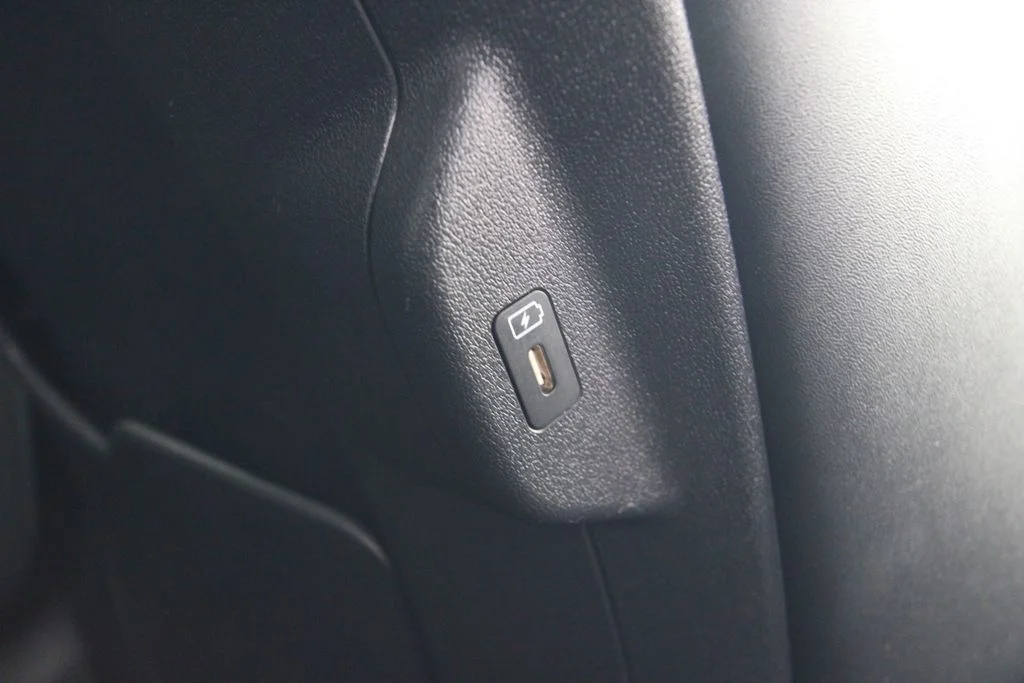 Used 2023 Black Kia Wind image 37