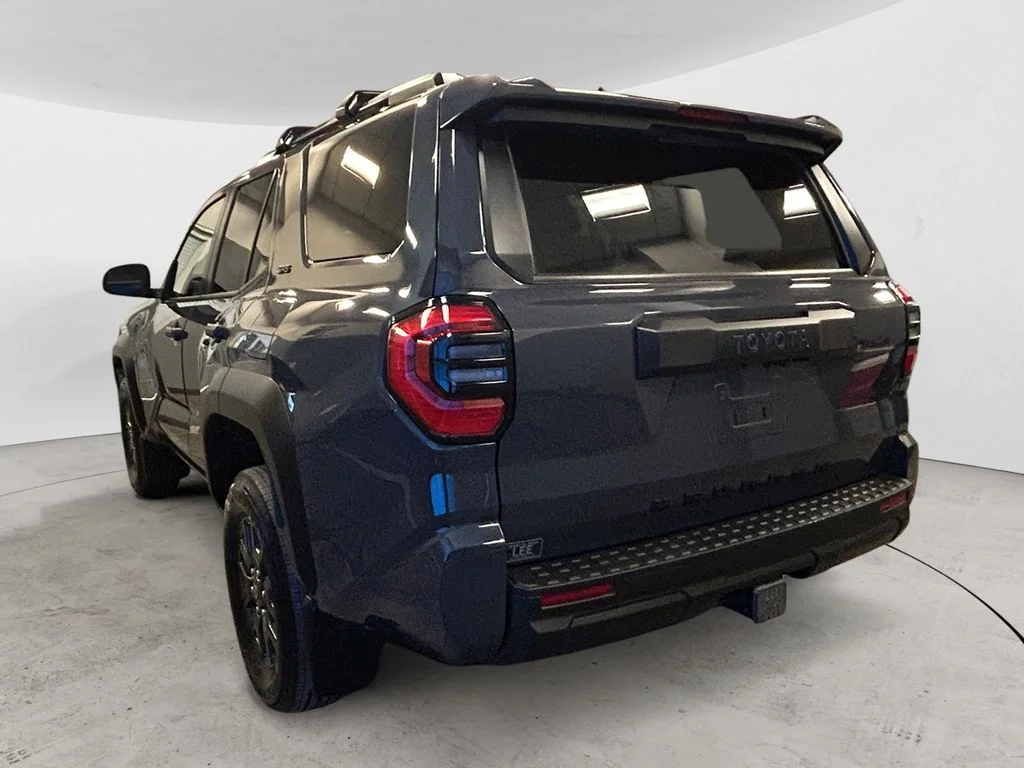 Used 2025 Underground Toyota SR5 image 3