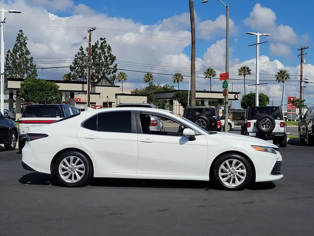 Used 2022 White Toyota LE image 31