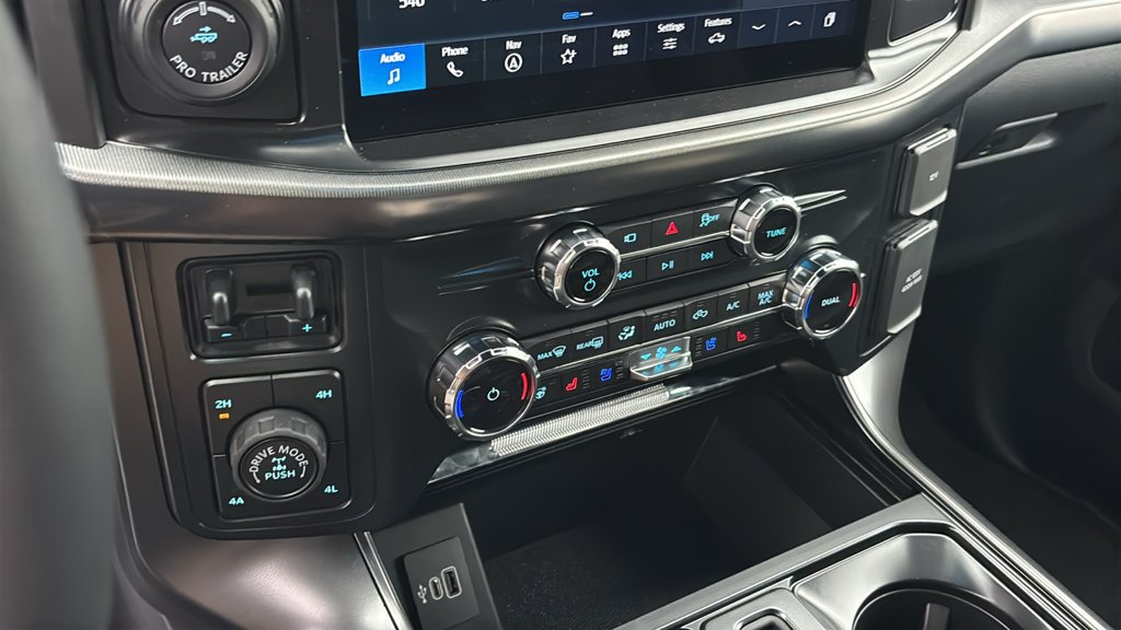 New 2026 Iconic Silver Metallic Ford Lariat image 18