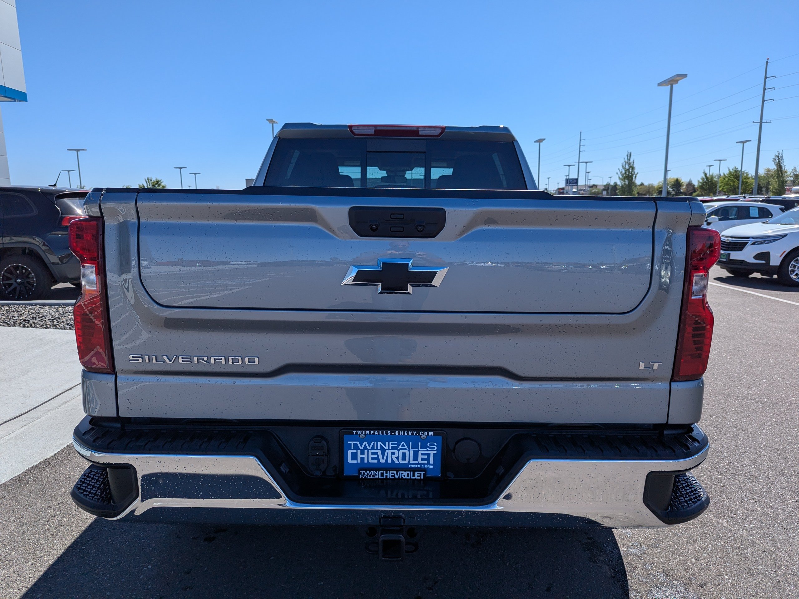 New 2025 Sterling Gray Metallic Chevrolet LT image 32