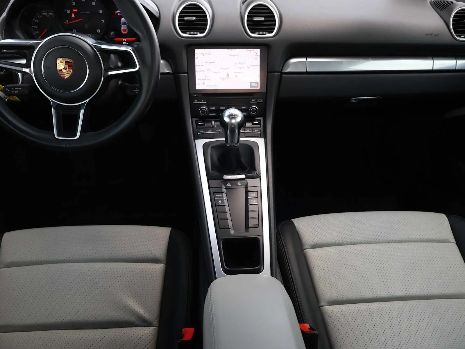 Used 2018 White Porsche  image 24