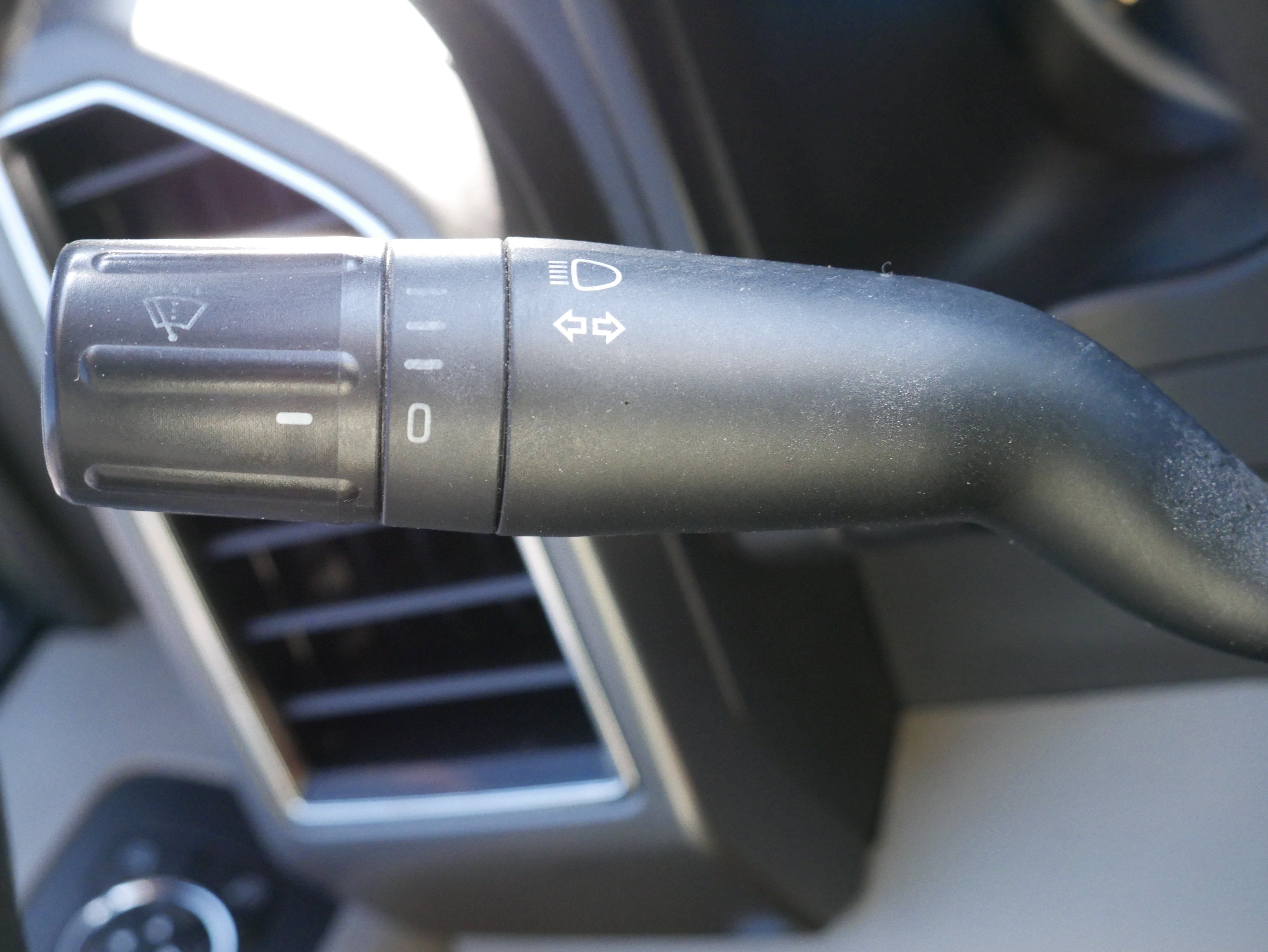 Used 2018 Wht Ford XL image 28