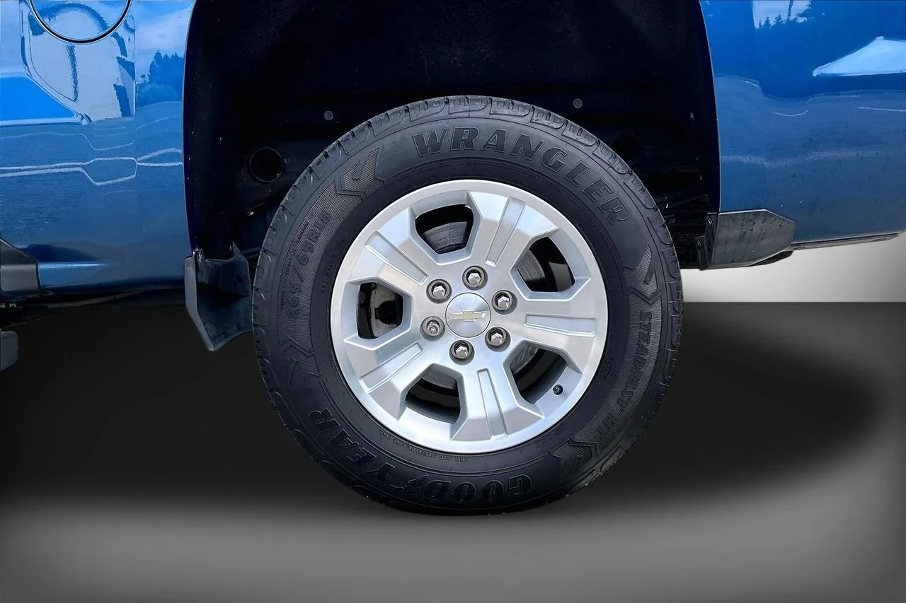 Certified Used 2018 Blue Chevrolet LT image 34