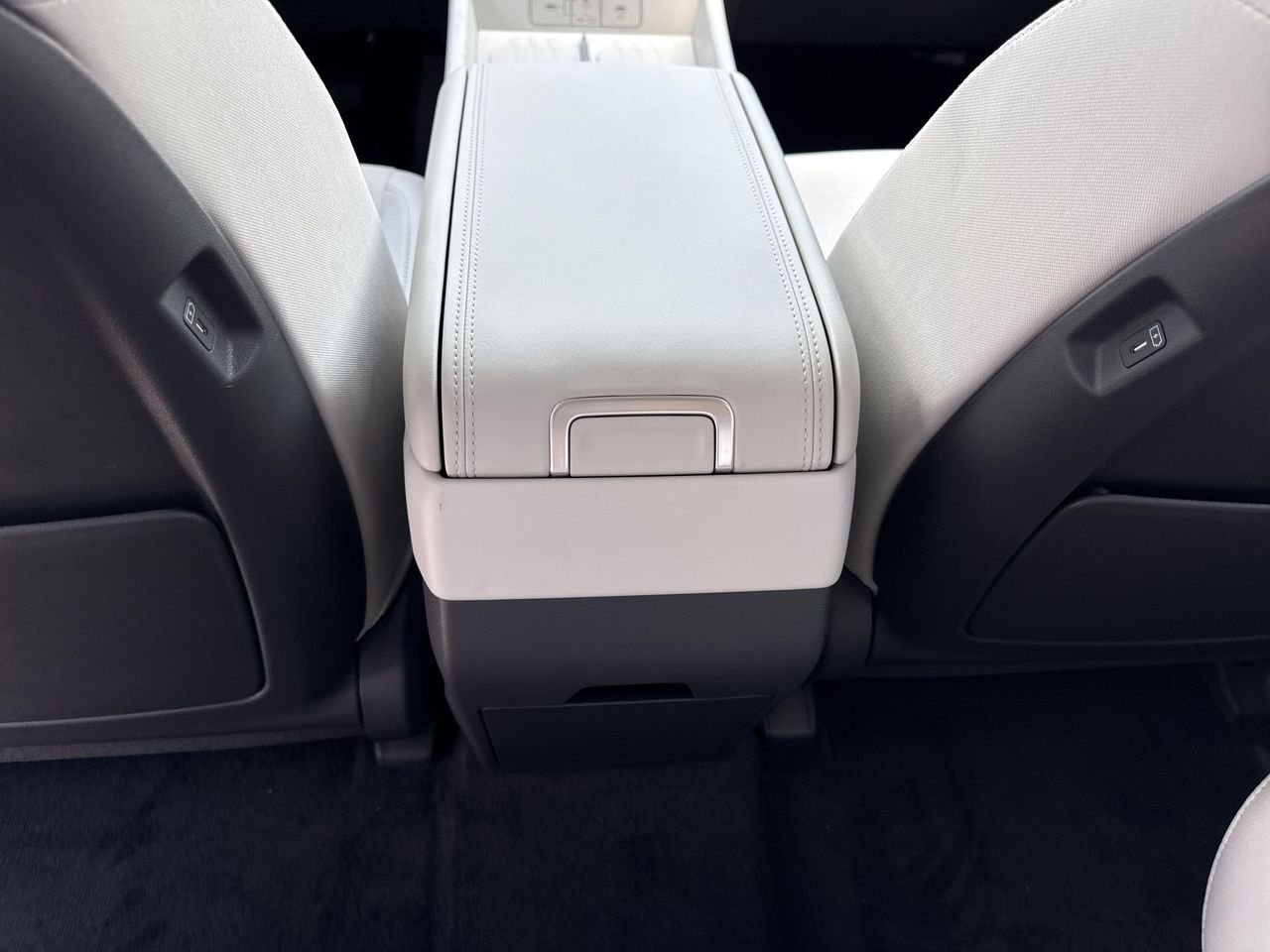 New 2026 Shimmering Silver Hyundai SE FWD image 15