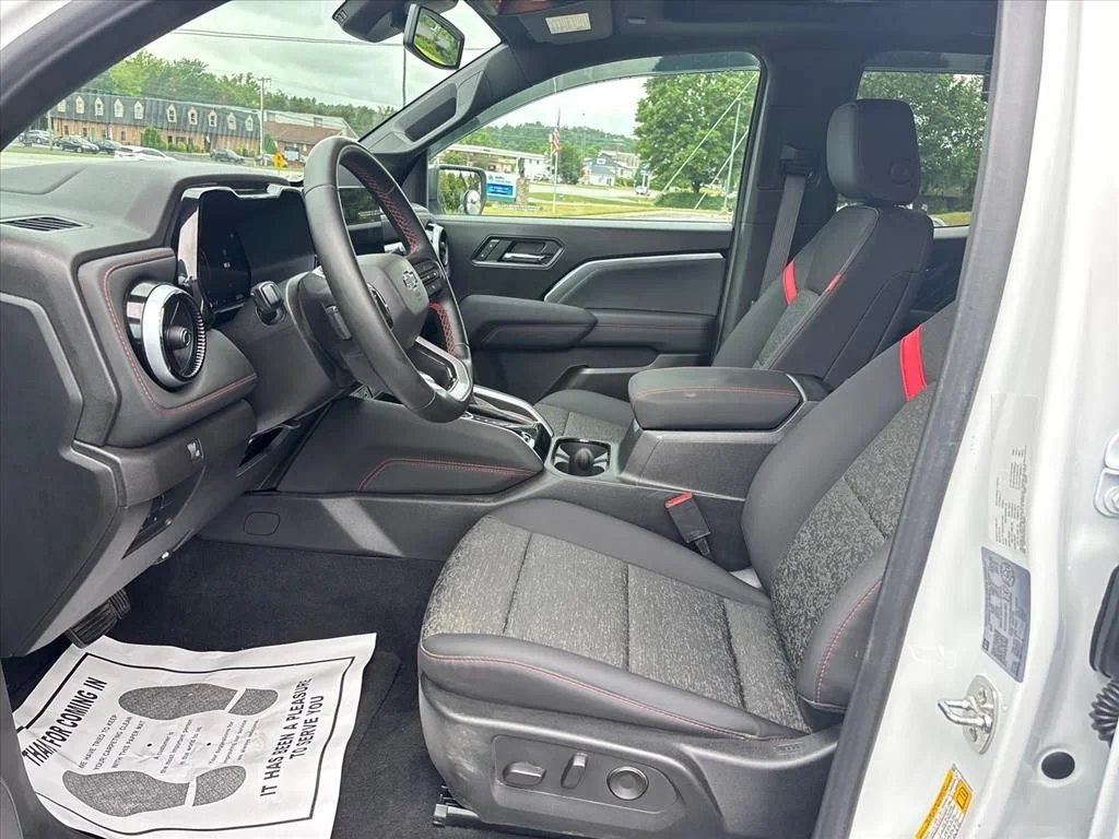 Used 2025 White Chevrolet Z71 image 23